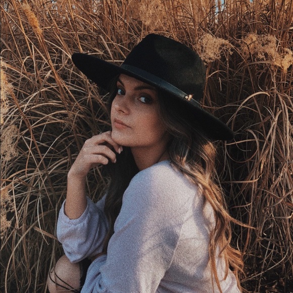 Meet your Posher, Sabrina - Picture 6 of 6